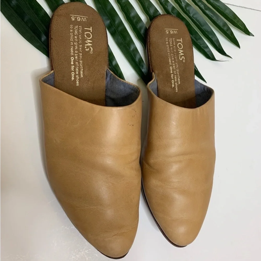 Tom’s Jetta slip on mules. - Picture 2 of 5